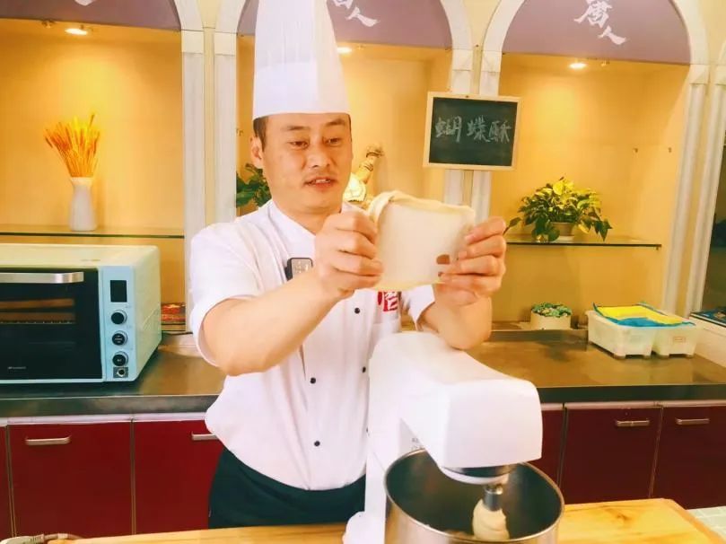 年輕人最愛的網紅店爆款,酥到掉渣的“蝴蝶酥”(圖6) 年輕人最愛的網紅店爆款,酥到掉渣的“蝴蝶酥”